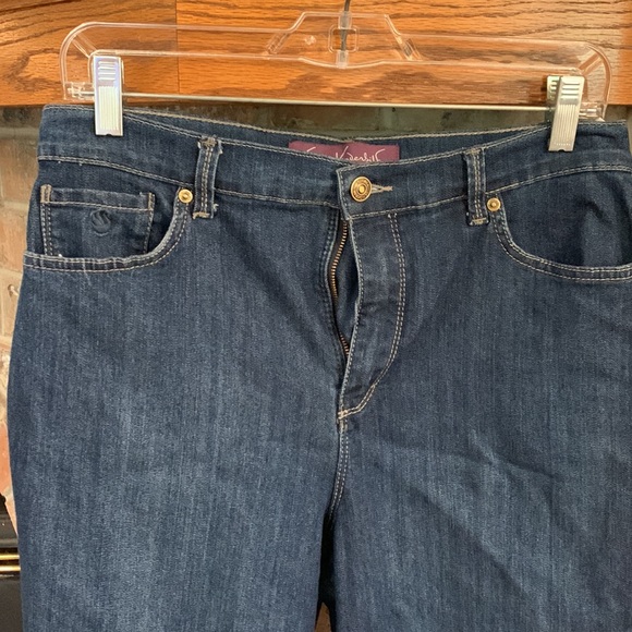 Women’s Gloria Vanderbilt Classic Jeans - Picture 2 of 5